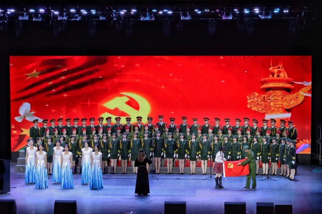 已婚男人塞钱给我，啥意思？